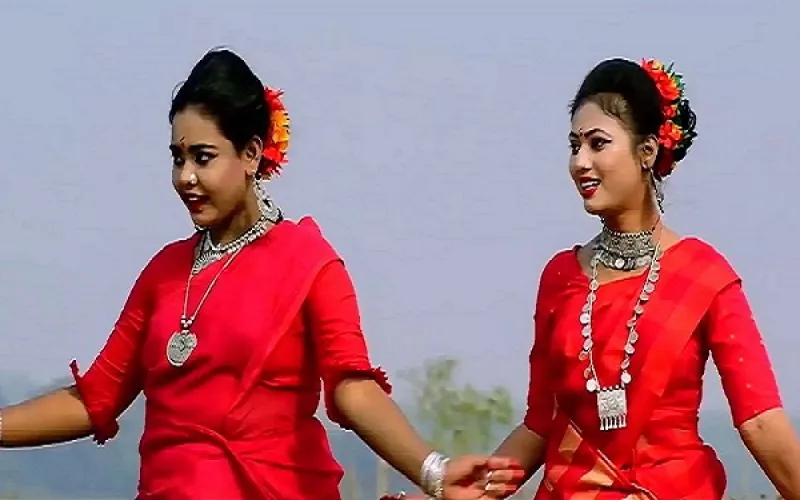 ও সুন্দরী মনে মনে,ঘরের কোনাত বসি বসি