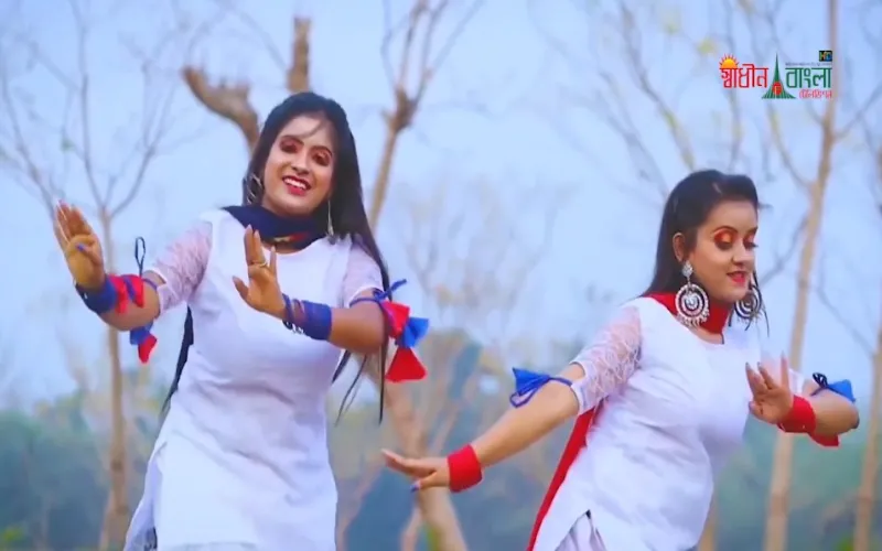 ছাড়িয়া যাইওনা বন্ধু মায়া লাগাইয়া