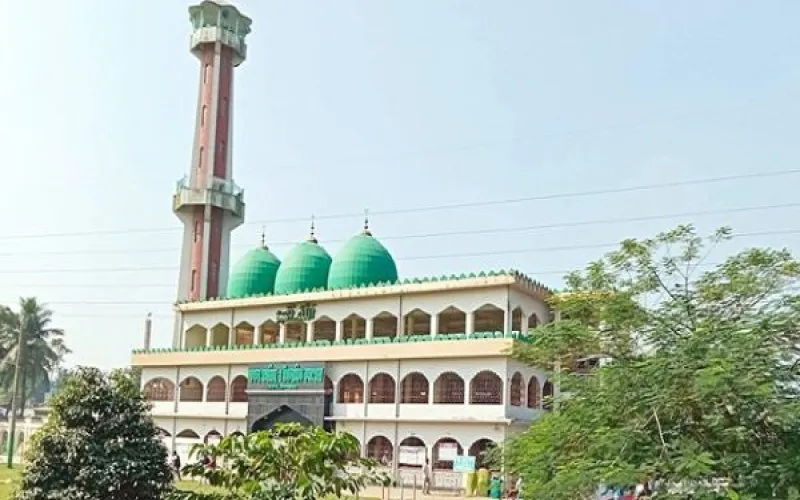 দানের আলোয় আলোকিত পাগলা মসজিদ